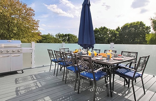 New Forest District Ski Chalet | 1 bedroom accommodation in Milford-on-Sea, Nr Lymington