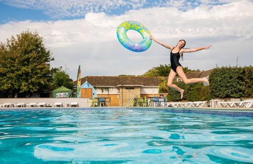 New Forest District Ski Chalet | 1 bedroom accommodation in Milford-on-Sea, Nr Lymington