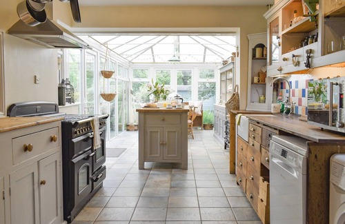 New Forest District Cottage | 1 bedroom accommodation in Sopley, near Christchurch