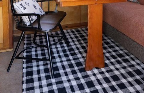 Larkspur House | 1 bedroom accommodation in Bend