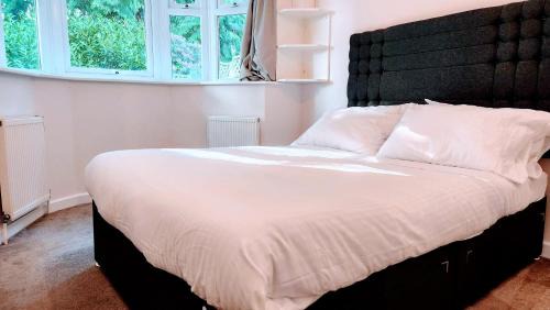 Camberley Apartment | 1 Bedroom Annex - Close to Frimley Hospital - Private Entrance