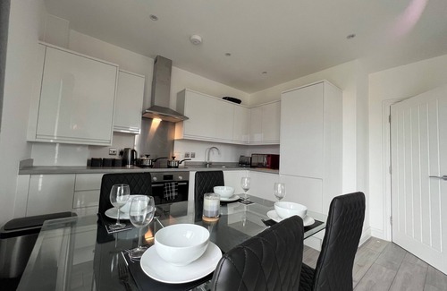 Aylesbury Apartment | 1-Bedroom Apartment – Business & Leisure | Sleeps 4 | Free Parking & Netflix
