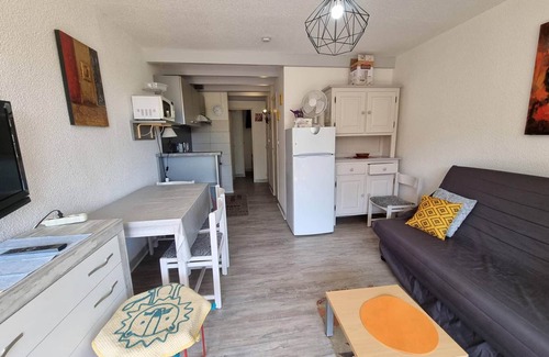 Argeles Plage Apartment | 1-Bedroom Apartment with Pool and Parking, Sleeps 4, near the beach in Argelès-sur-Mer