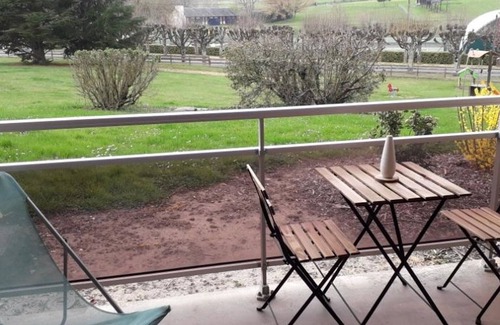 La Roche-Posay Apartment | 1-bedroom apartment with terrace and Wi-Fi near Connétable Thermal Baths