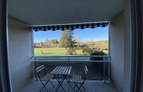 La Roche-Posay Apartment | 1-bedroom apartment with terrace and Wi-Fi near Connétable Thermal Baths