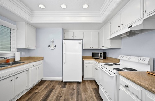 Balboa Peninsula House | 1 Bedroom Apartment in the back of our Oceanfront Home