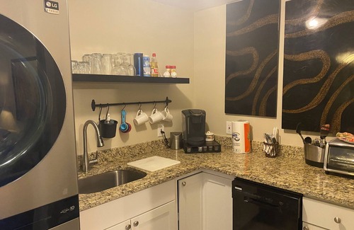 Hapeville Apartment | 1 bedroom apartment 10 minutes from Hartsfield-Jackson/atlanta airport