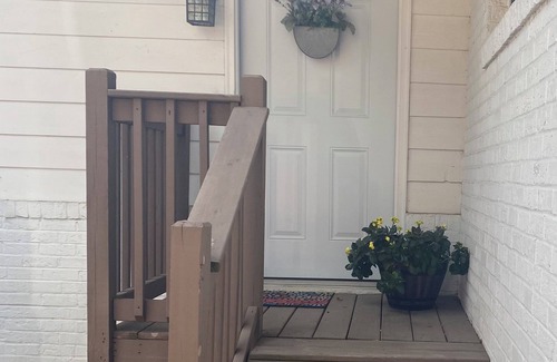 Hapeville Apartment | 1 bedroom apartment 10 minutes from Hartsfield-Jackson/atlanta airport