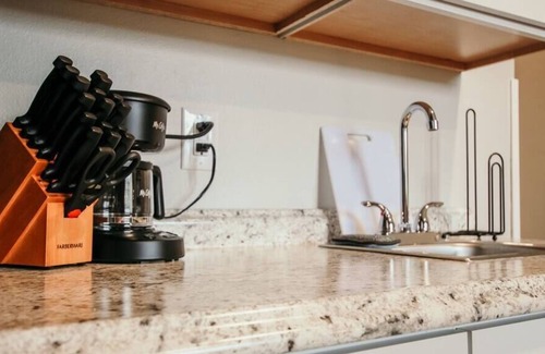 Grand Bay Apartment | 1 Bedroom Apartment at Oak + Fountain - #8