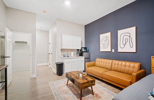Grand Bay Apartment | 1 Bedroom Apartment at Oak + Fountain #12