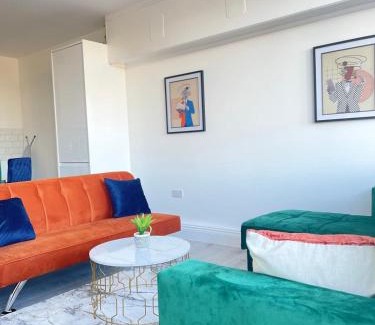 Flitwick Apartment | 1 Bedroom Apartment - Flitwick - Contractor Friendly - Tourist Ready - Full Kitchen - WiFi - Smart TV - Sofa Bed - FREE Parking - Ideal for Short or Long Stays