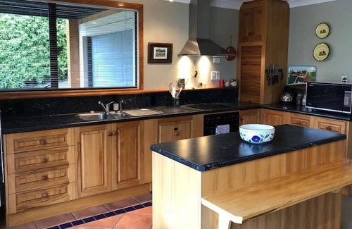 Kelvin Heights Apartment | 1 Bedroom Apartment near the Beach & Golf Course