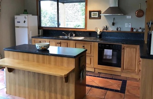 Kelvin Heights Apartment | 1 Bedroom Apartment near the Beach & Golf Course