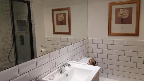 Queenhithe Apartment | 1 Bedroom Apartment on The Riverbank Near St Paul's