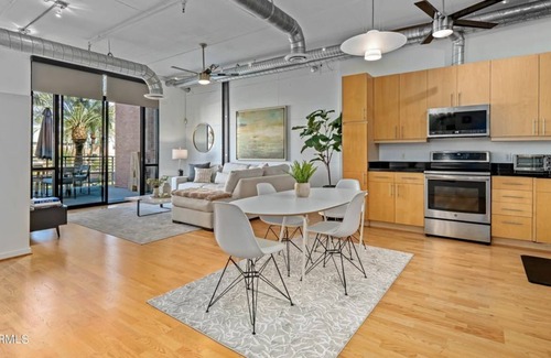 Brown and Stetson Business Apartment | 1 Bedroom Apartment 218252 by Houzlet