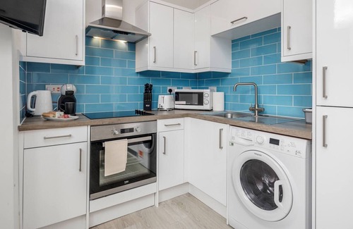 Bedford Apartment | 1 Bedroom Apartment with Wifi and Parking