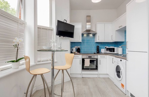 Bedford Apartment | 1 Bedroom Apartment with Wifi and Parking