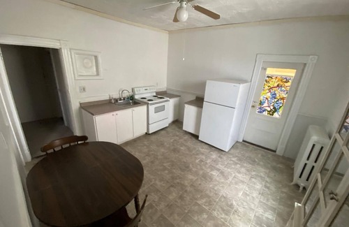 Revere Apartment | 1-bedroom apt. in Revere with WiFi and AC. 10 min walk to beach and T-stop.