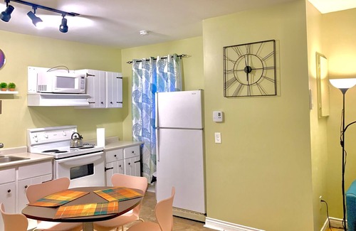 Saint John House | 1 bedroom apt in Saint John Uptown historical building . Wi-fi and sec cameras.