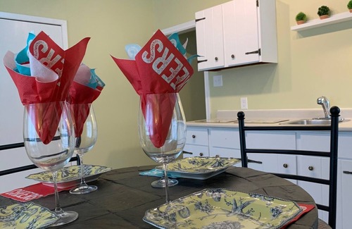 Saint John House | 1 bedroom apt in Saint John Uptown historical building . Wi-fi and sec cameras.