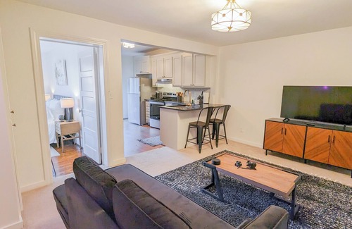 Greenville Downtown Apartment | 1 bedroom apt, Steps from Swamp Rabbit Trail, 15 minute walk to Main st.