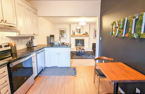 Greenville Downtown Apartment | 1 bedroom apt, Steps from Swamp Rabbit Trail, 15 minute walk to Main st.