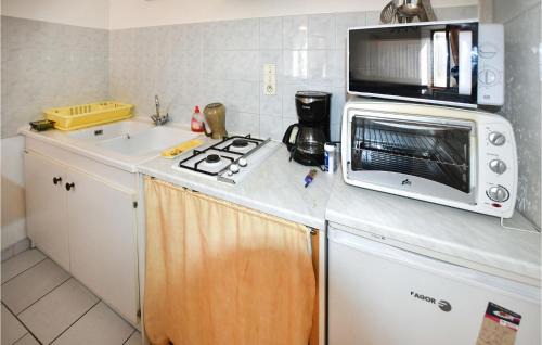 Ruoms Apartment | 1 Bedroom Awesome Apartment In Ruoms