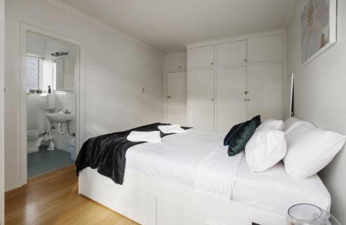 St. Kilda East Apartment | 1 bedroom Boutique in St Kilda East with secure parking