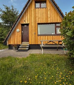 West Laroch Ski Chalet | 1 Bedroom Cabin with Mountain & Loch Views - Quiet Location between Glencoe & Ben Nevis