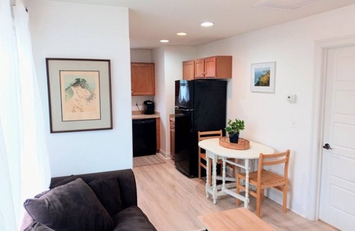 Rio Apartment | 1 Bedroom Carriage House Apartment, 15 minutes to Downtown Charlottesville!