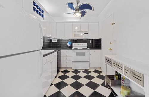Palm Beach Condo | 1 Bedroom Condo 435107 by Houzlet