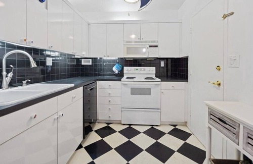 Palm Beach Condo | 1 Bedroom Condo 435107 by Houzlet