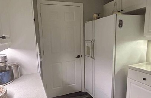 Tuxedo Park Condo | 1 bedroom condo in Buckhead - Extras: Access to a pool + fitness area