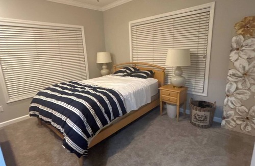Tuxedo Park Condo | 1 bedroom condo in Buckhead - Extras: Access to a pool + fitness area