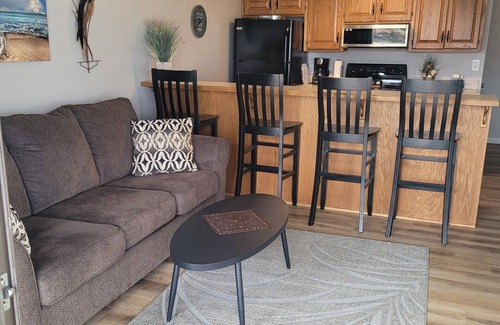 Osage Beach Condo | 1 - bedroom condo in Osage Beach with boat slip included. Water view, 21mmnnn