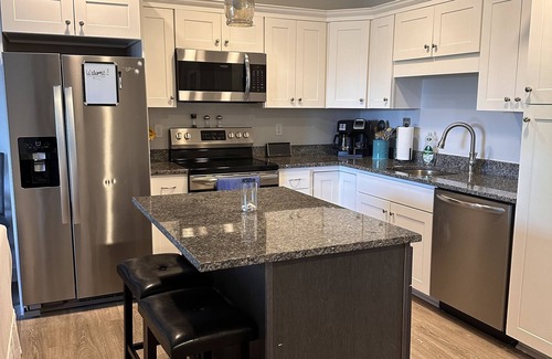 Hampton Condo | 1-Bedroom Condo Just 1 Block from the Beach and Steps from the Hampton Strip