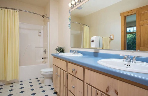 Fish Creek Resort | 1 Bedroom Condo w/Kitchen at Little Sweden Resort, Door County!