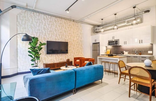 Historic Core Apartment | 1 Bedroom Condo with Rooftop Amenities – Pool, Jacuzzi & Breathtaking City Views