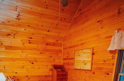 Long Lake Cottage | 1 Bedroom Cottage, sleeps 2
