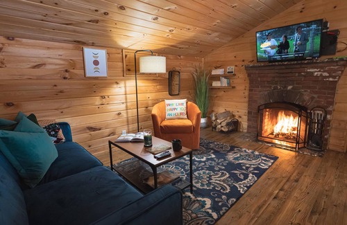 Long Lake Cottage | 1 Bedroom Cottage, sleeps 2