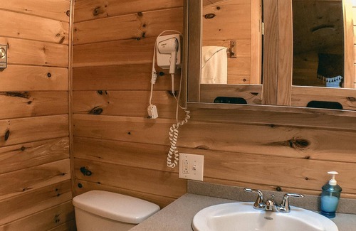 Long Lake Cottage | 1 Bedroom Cottage, sleeps 2