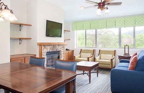 Gatlinburg Resort | 1 Bedroom Deluxe Villa at MountainLoft