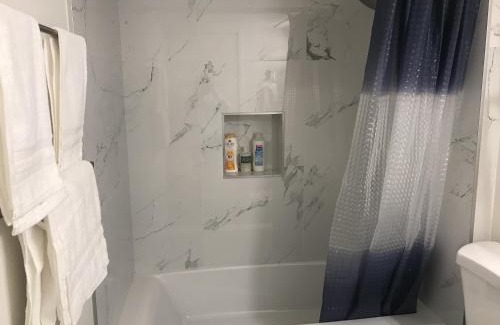 Downtown Honolulu Apartment | 1 Bedroom Downtown Partial Ocean View with Free Standard Parking