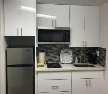 Downtown Honolulu Apartment | 1 Bedroom Downtown Partial Ocean View with Free Standard Parking