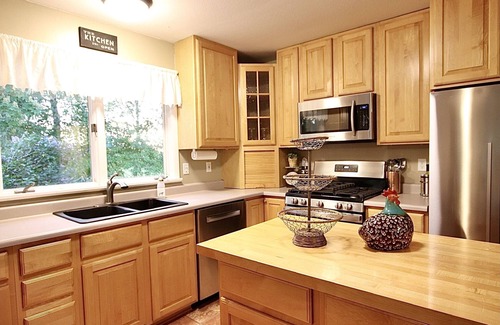 Bozeman House | 1 bedroom farmhouse on 2 lovely acres on the outskirts of Bozeman, Pets Allowed