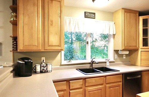 Bozeman House | 1 bedroom farmhouse on 2 lovely acres on the outskirts of Bozeman, Pets Allowed