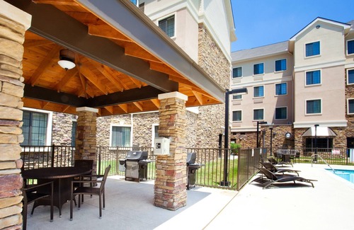 Durham Condo | 1 Bedroom | Free Wi-Fi, Pool, Free Breakfast