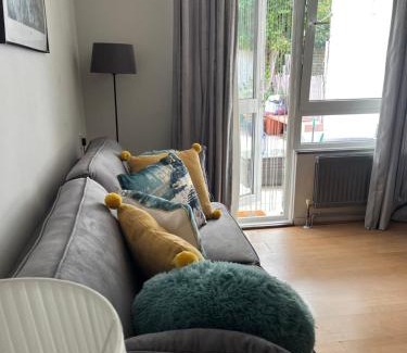 Bromley North Apartment | 1 bedroom garden flat zone 2