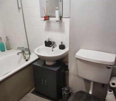 Bromley North Apartment | 1 bedroom garden flat zone 2