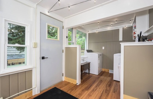 Anaconda House | 1 Bedroom Goosetown Getaway w/Twinkle Lights & Wifi